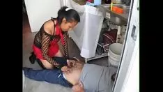 تشغيل يمارس الجنس مع مجرب الأنابيب ويعمل بقوة تقشعر لها الأبدان