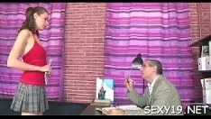 Reproduzir Toymissy está adquirindo o barker expresso estabelecido chato do instrutor